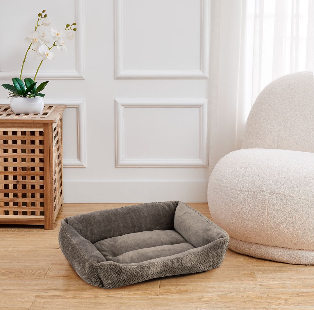 Charlie Fur Cud Bed 34 x 24 x 11 Rect  Asst