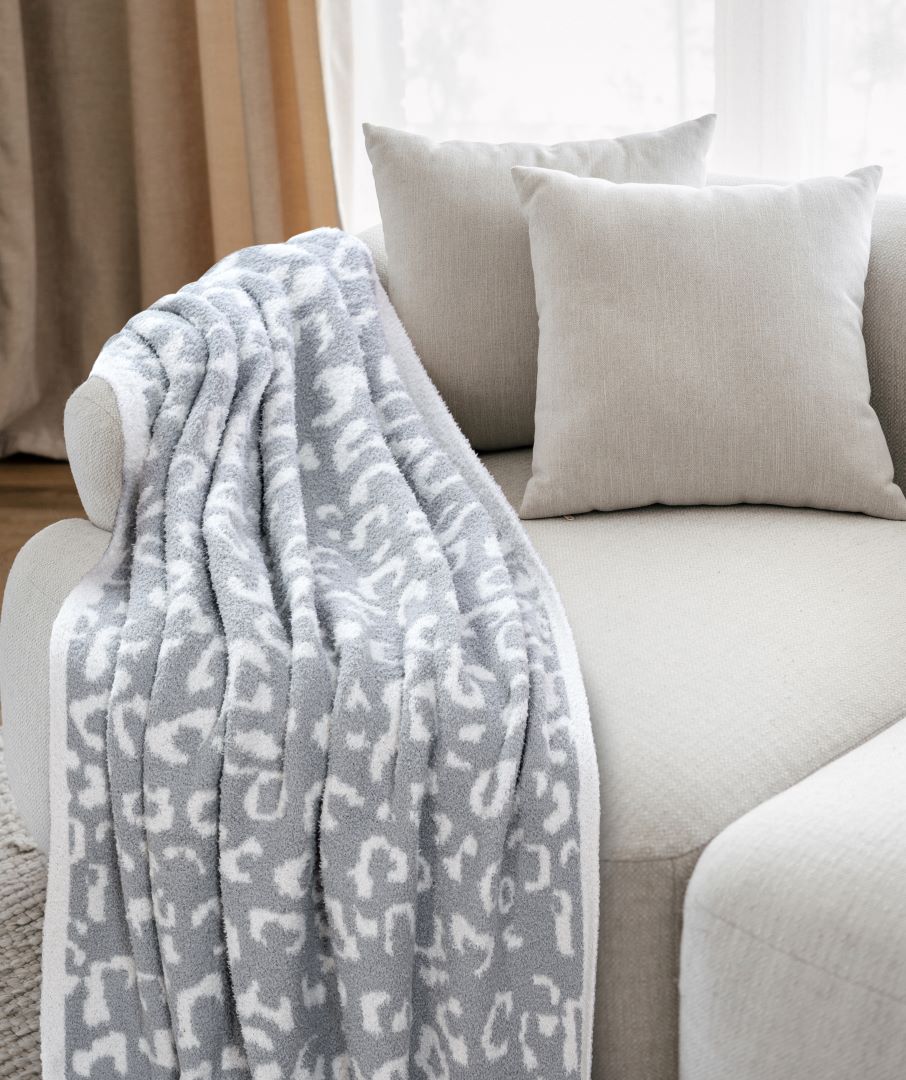 Leopard Feather Knit Throw 50"x60" Grey